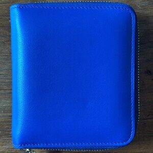CUYANA wallet in cobalt blue, NWOT!